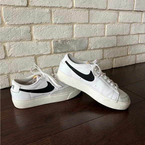 Women’s Nike Blazer Low Platform - Picture 2 of 7